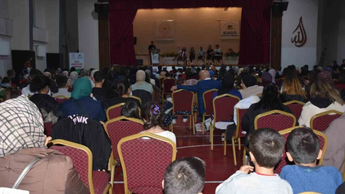 Elazığ'da 'Güler misin Ağlar mısın' adlı tiyatro büyük beğeni topladı