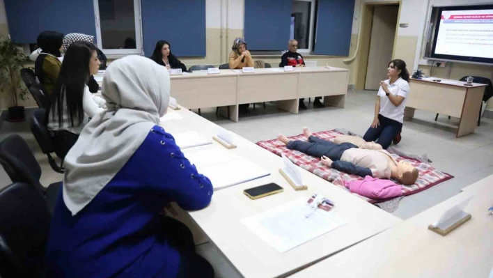 Elazığ'da 'Hasta ve Yaşlı Öz Bakımına Destek' kursuna yoğun ilgi