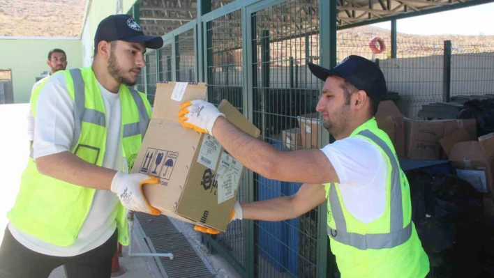 Elazığ'da 25 ton atık dönüştürülerek ekonomiye kazandırıldı