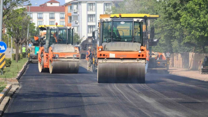 Elazığ'da asfalt yenileme çalışmaları sürüyor