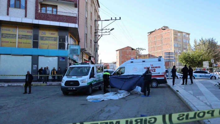 Elazığ'da beton pompa aracının çarptığı yaşlı adam hayatını kaybetti