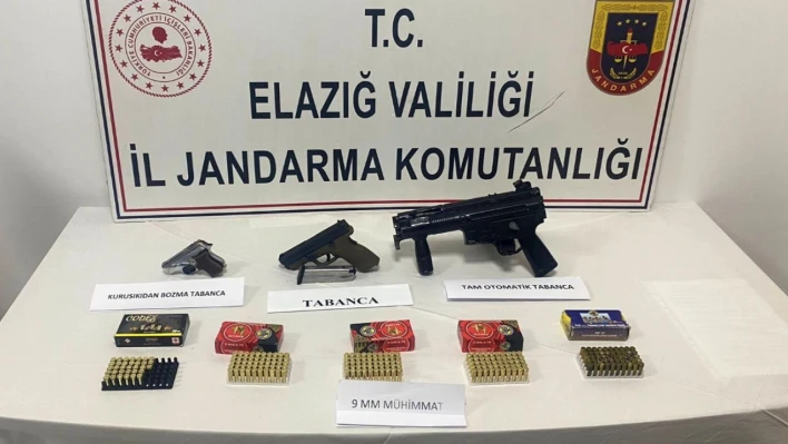 Elazığ'da bir işletmede yapılan aramda ruhsatsız tabanca ele geçirildi