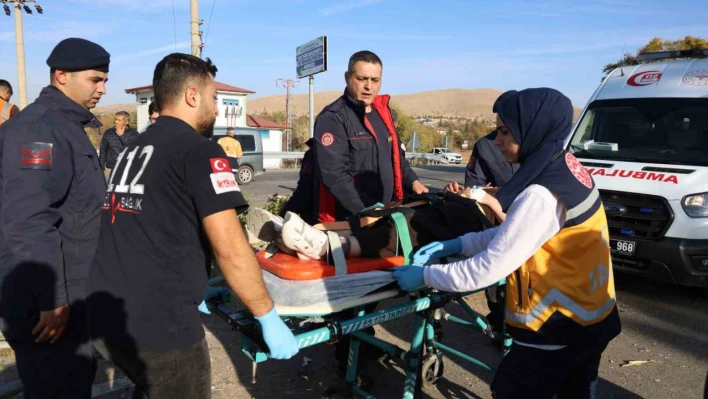 Elazığ'da feci kaza: 2'i ağır 6 yaralı
