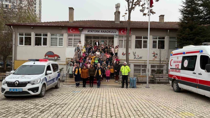 Elazığ'da fermuar sistemi ile yaşama yol ver kampanyası sürüyor