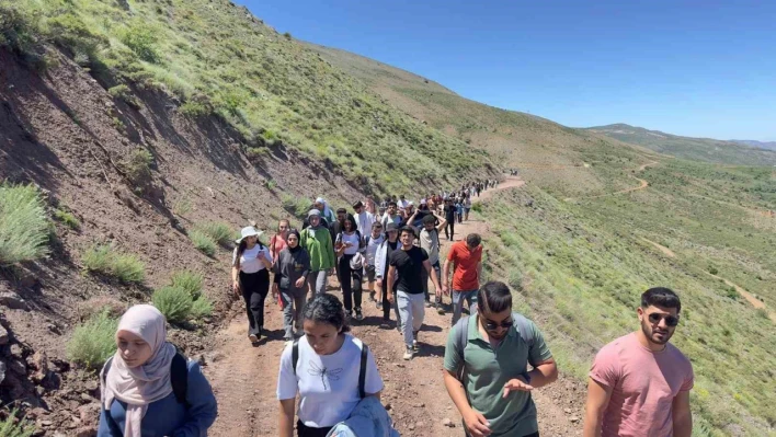Elazığ'da Hazarbaba Dağı'na doğa yürüyüşü gerçekleştirildi