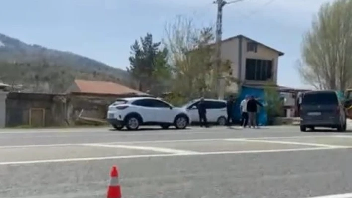 Elazığ'da iki araç çarpıştı: 4 yaralı
