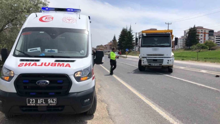 Elazığ'da kamyon ile otomobil çarpıştı: 1 yaralı