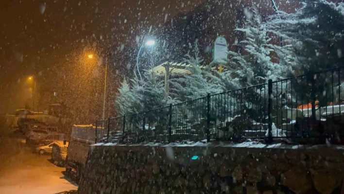 Elazığ'da kar yağışı başladı