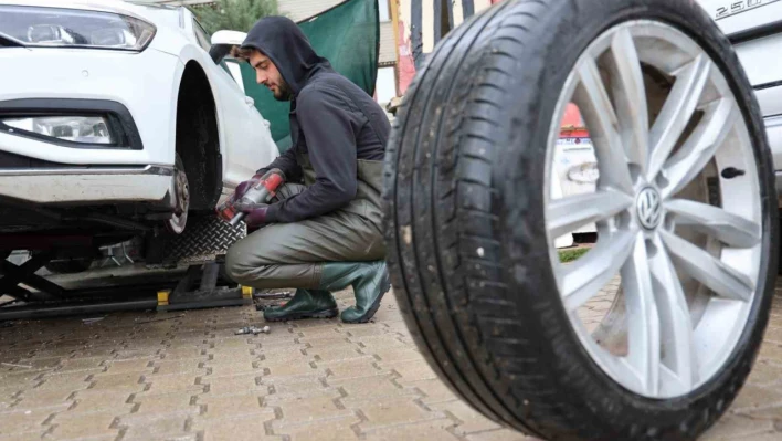 Elazığ'da kış lastiği için son gün yoğunluğu