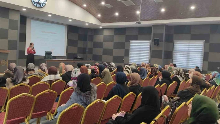 Elazığ'da Kur'an kursu öğreticilerine seminer