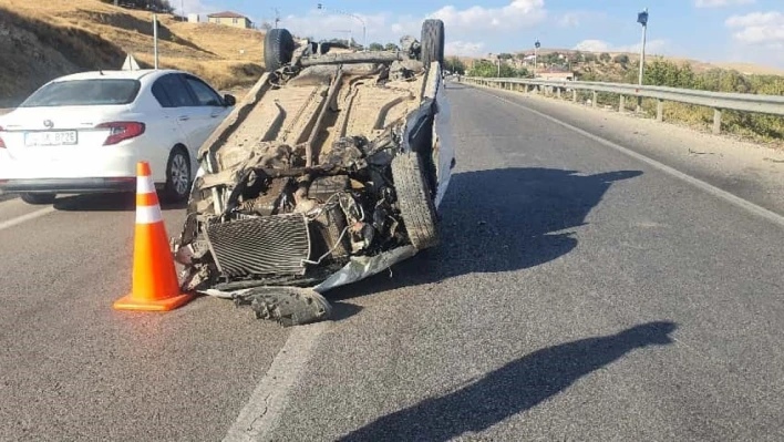 Elazığ'da otomobil takla attı