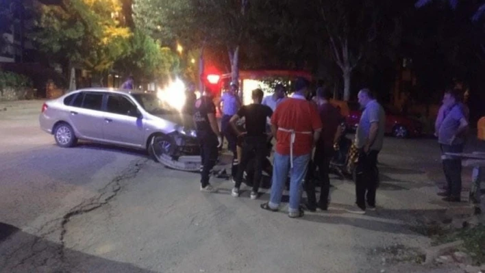 Elazığ'da otomobilin çarptığı motosikletli yaralandı