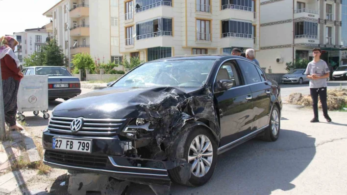 Elazığ'da pikap ile otomobil çarpıştı: 4 yaralı