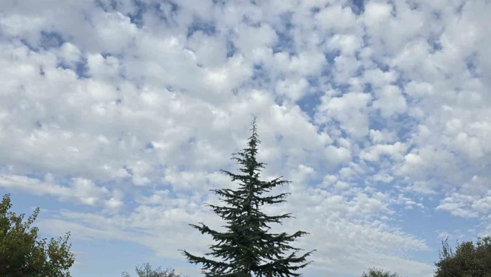 Elazığ'da sirrokümülüs bulutları görsel şölen sundu