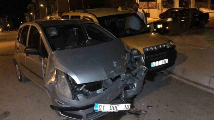 Elazığ'da trafik kazası: 3 yaralı