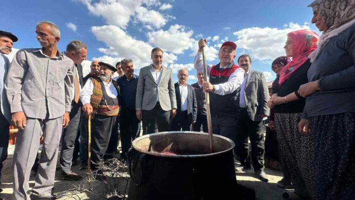 Elazığ'da Vali Hatipoğlu orcik yaptı, kadınlardan 'Öyle karıştırılmaz' itirazı geldi