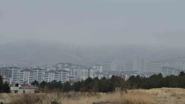 Elazığ'da yüksek kesimlerde sis etkili oldu