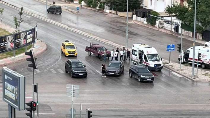 Elazığ'da zincirleme trafik kazası: 1 yaralı