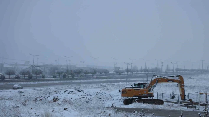 Elazığ güne karla uyandı