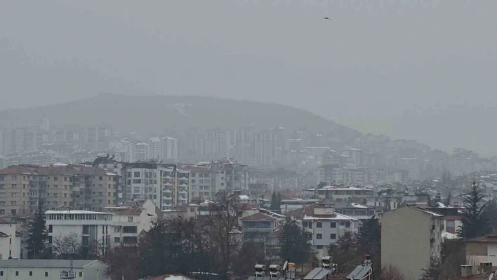 Elazığ'ın yüksek kesimlerinde sis etkili oldu