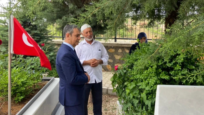 Elazığ Milletvekili Prof. Dr. Erol Keleş'ten Harput Şehitliği Ziyareti