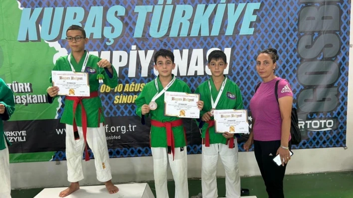 Genç sporcu Umuthan Yağcı'dan madalya