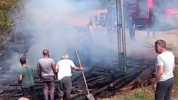 Kış için toplanan odunlar, yangında küle döndü