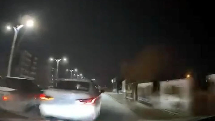 Makas atıp araca çarptı, bir şey olmamış gibi olay yerinden kaçtı