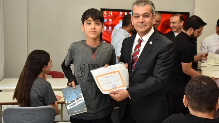 Milletvekili Prof. Dr. Erol Keleş, Elazığ'da Öğrencilerin Karne Sevincine Ortak Oldu