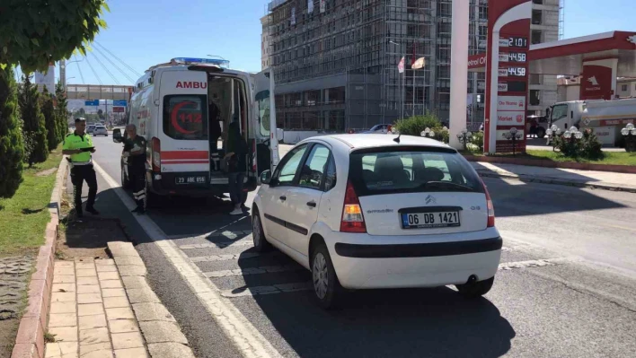 Otomobilin çarptığı yaya yaralandı