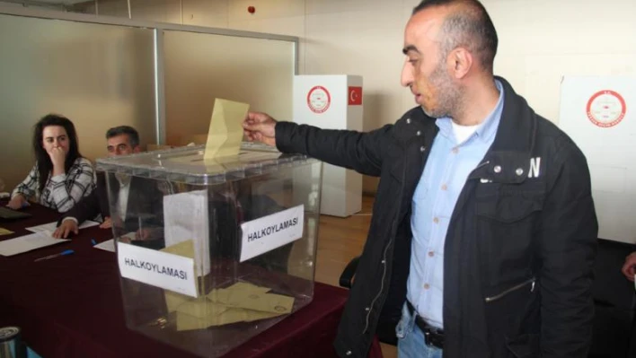 ELAZIĞ'DA REFERANDUM OYLAMASI BAŞLADI