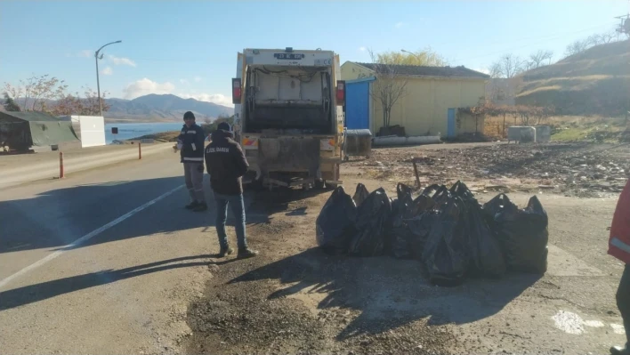 Pertek Feribot İskelesi ve Yol Güzergahında Temizlik Çalışması Yapıldı