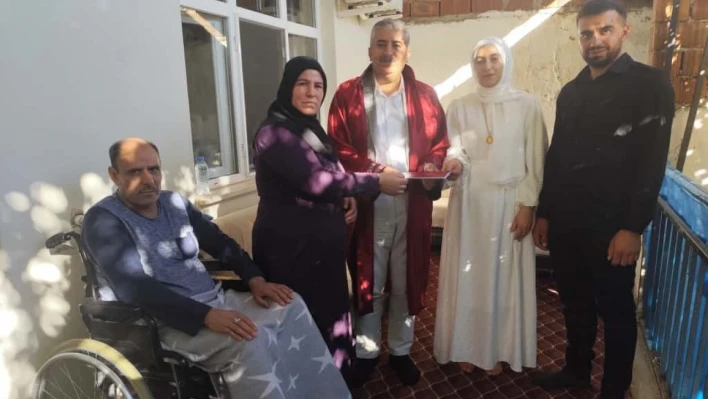 Rahatsızlığından dolayı nikaha katılamayan babaya duygulandıran sürpriz