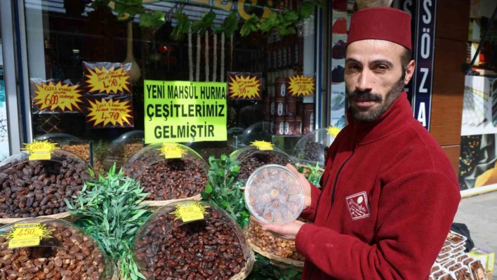 Ramazan'ın vazgeçilmezi hurma tezgahlardaki yerini aldı