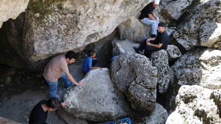 Sıcaktan bunalan vatandaşlar Buzluk mağarasına akın etti