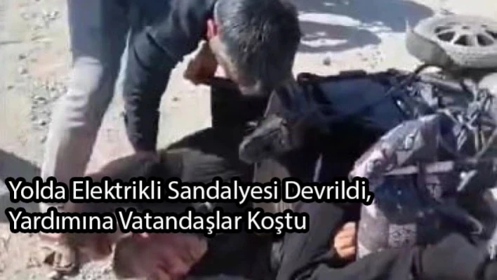 Yolda Elektrikli Sandalyesi Devrildi, Yardımına Vatandaşlar Koştu