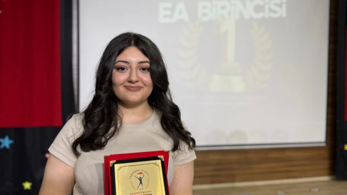 Yöntemim Koleji Öğrencisi Esengül Binay, 2025 YKS'de Elazığ Birincisi Oldu