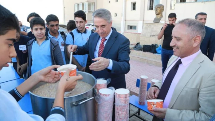 BAŞKAN YANILMAZ'DAN AŞURE İKRAMI