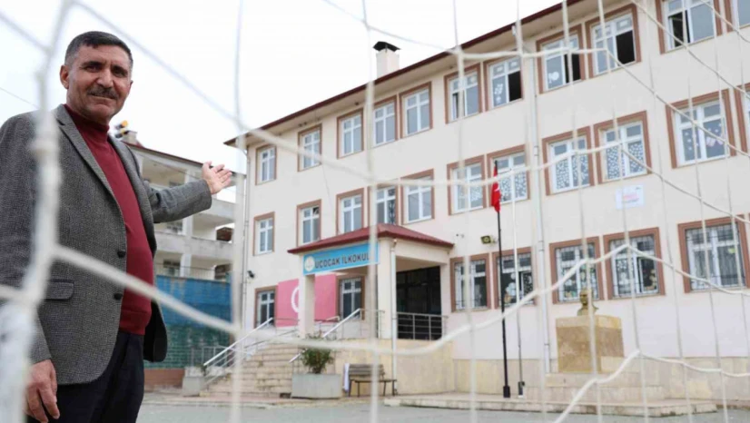 Arama Motorunda Gördü: Belediye Başkanı Okula 'Messi' İsminin Verilmesi İçin Harekete Geçti