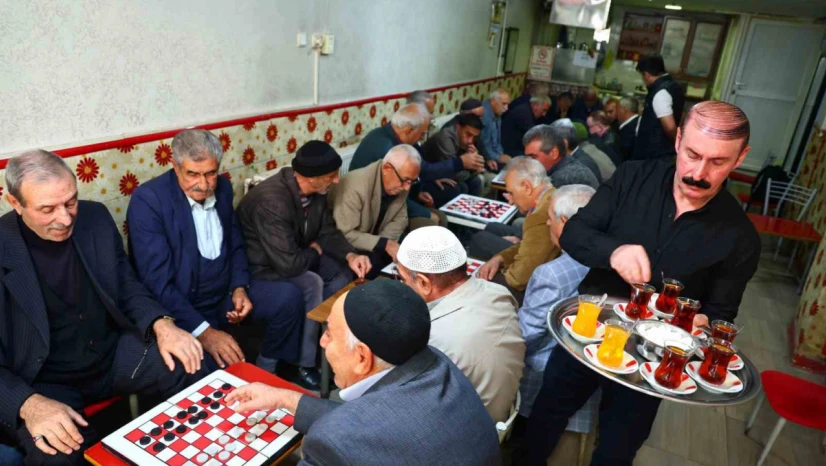 Bu çay ocağında yıllardır sadece dama oynanıyor