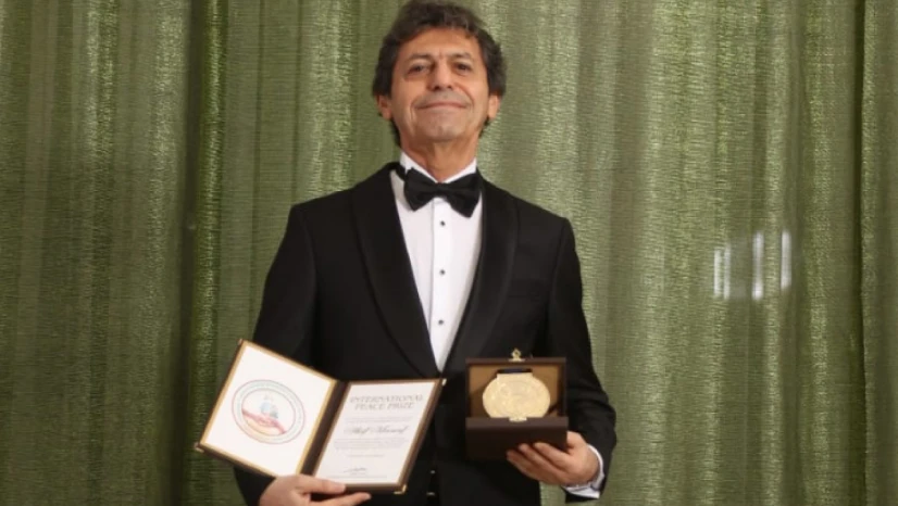 Dünyaca Ünlü Yazar Akif Manaf 2025 Yılı International Peace Prize Ödülü'nü Aldı