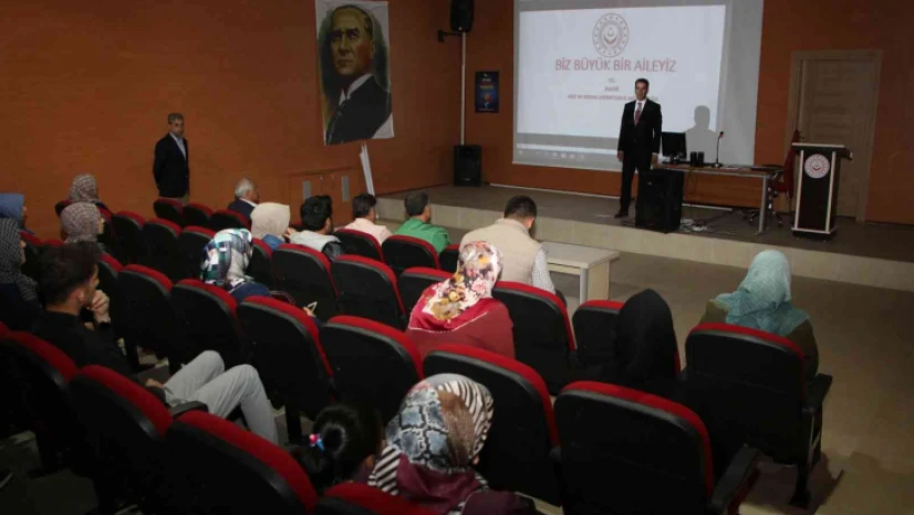 Elazığ'da ailelere 'Değerler Eğitimi' eğitimi verildi