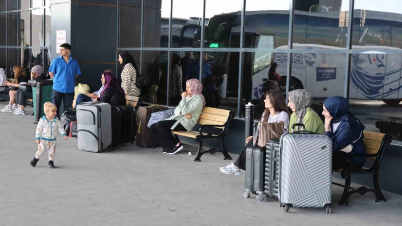 Elazığ'da bayram tatili uzamayınca otogar boş kaldı