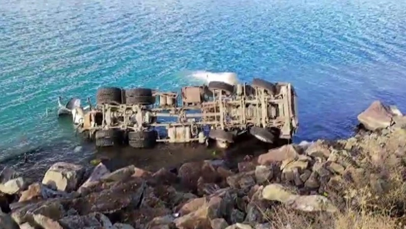 Elazığ'da beton mikseri göle uçtu: 1 yaralı