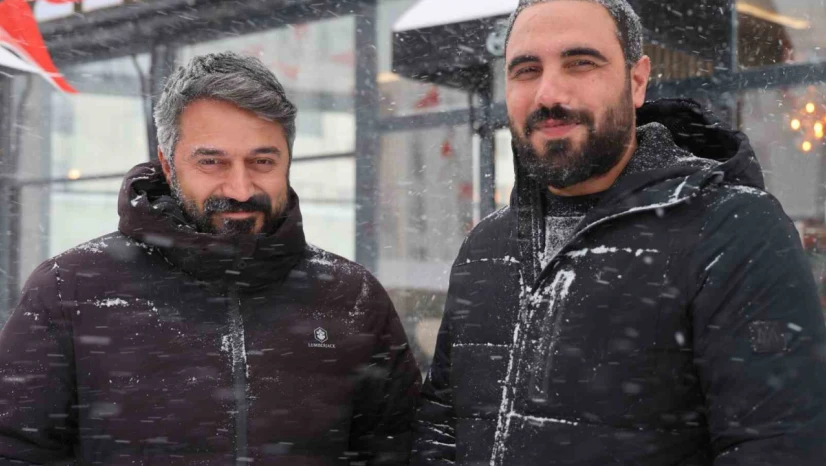 Elazığ'da doğaseverin köpeklerle zor anları dron kamerasında