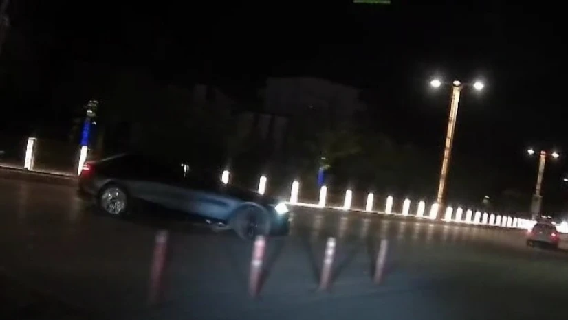 Elazığ'da drift atan araç kameralara yansıdı