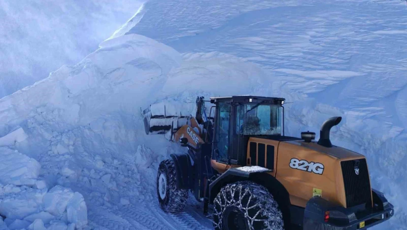 Elazığ'da kapalı 115 köy yolunda çalışmalar sürüyor