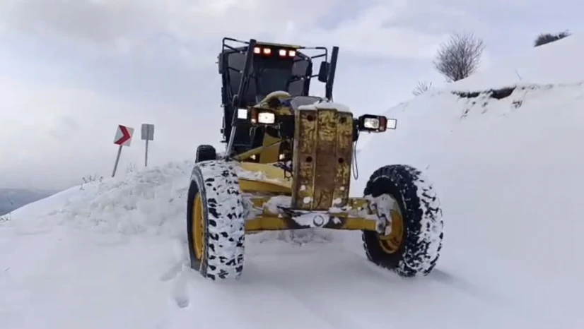 Elazığ'da kapalı 320 köy yolunda çalışmalar sürüyor