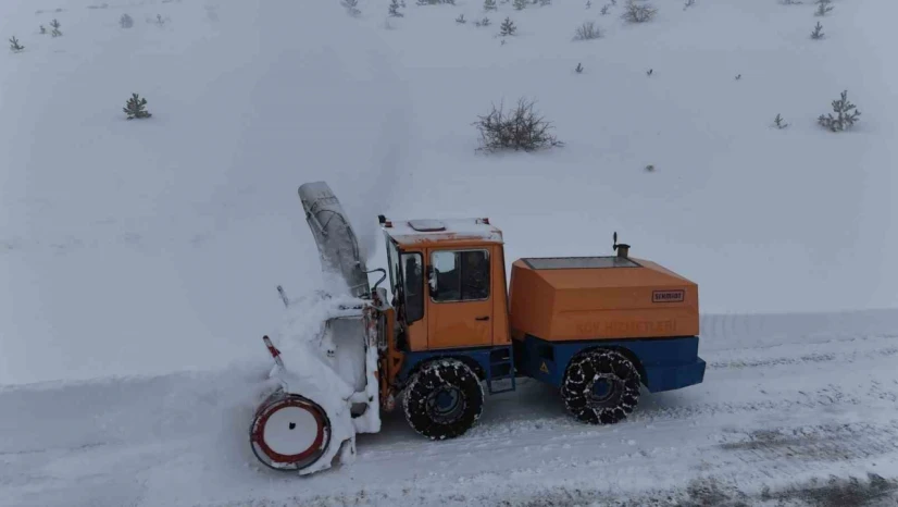 Elazığ'da kapalı 8 köy yolunda çalışmalar sürüyor