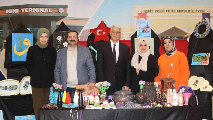Elazığ'da kursiyerlerin el emekleri görücüye çıktı